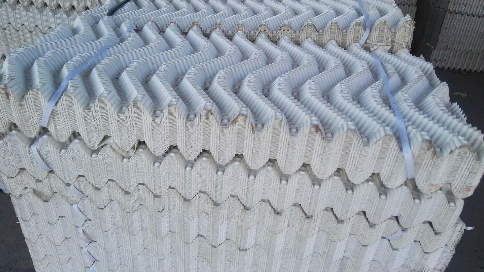 電鍍廠廢水六角<a href='http://www.leonring.com.cn/jstl/60.html' target='_blank'><u>蜂窩斜管填料生產廠家</u></a>